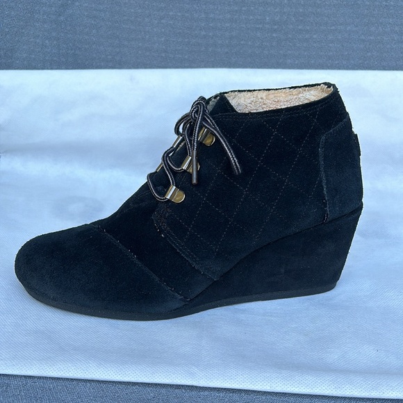 Toms 7.5 Suede Wedge Bootie - Picture 4 of 8